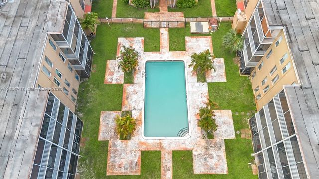 4848 NW 24th Ct 118, Lauderdale Lakes, FL 33313