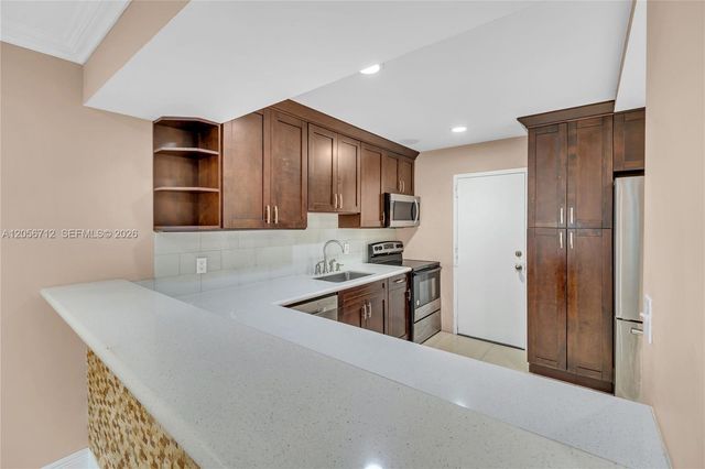 4848 NW 24th Ct 118, Lauderdale Lakes, FL 33313