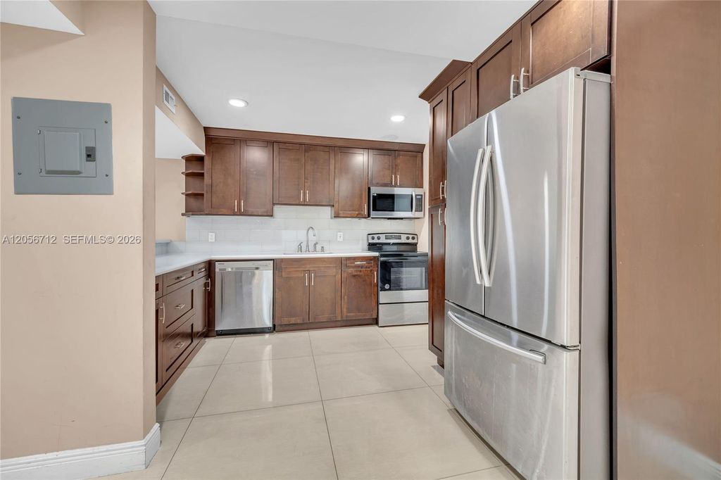 4848 NW 24th Ct 118, Lauderdale Lakes, FL 33313