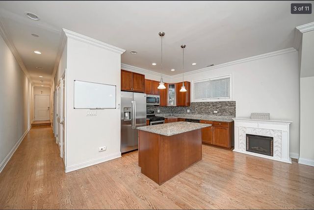 653 W Barry Avenue 1S, Chicago, IL 60657