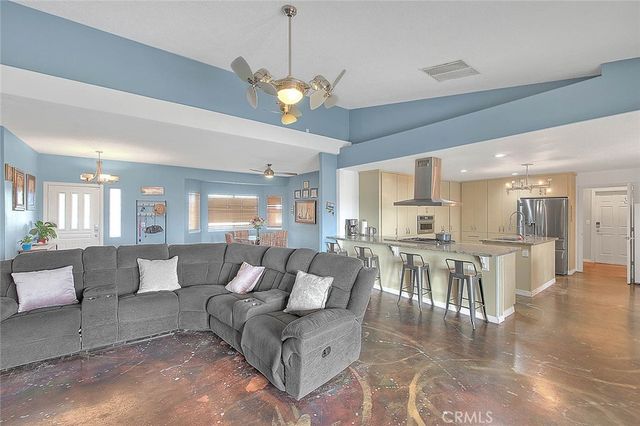 11077 Valle Vista Road, Phelan, CA 92371