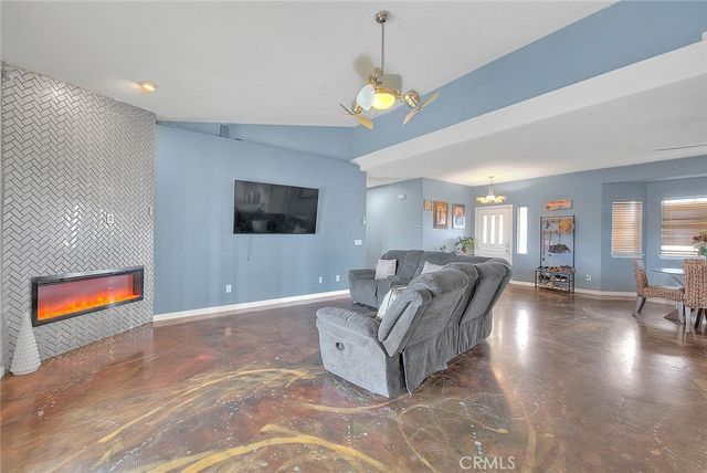 11077 Valle Vista Road, Phelan, CA 92371