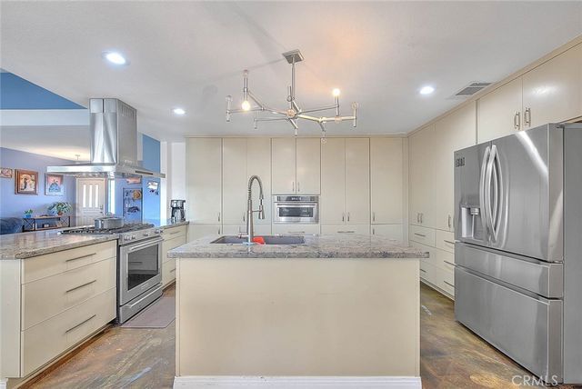 11077 Valle Vista Road, Phelan, CA 92371