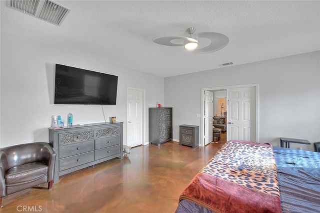 11077 Valle Vista Road, Phelan, CA 92371