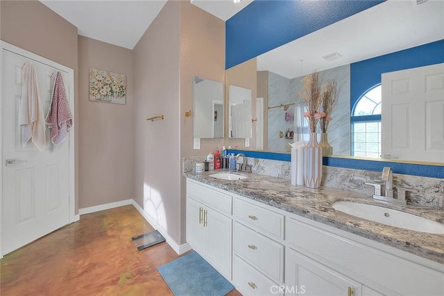 11077 Valle Vista Road, Phelan, CA 92371