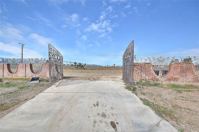 11077 Valle Vista Road, Phelan, CA 92371