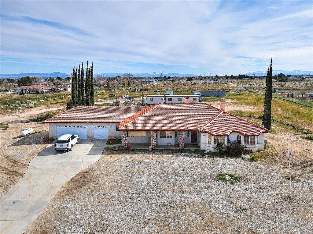 11077 Valle Vista Road, Phelan, CA 92371