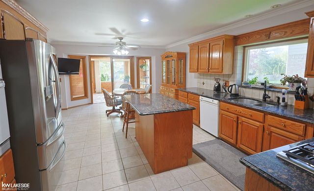 53338 Villa Rosa Drive, Macomb, MI 48042