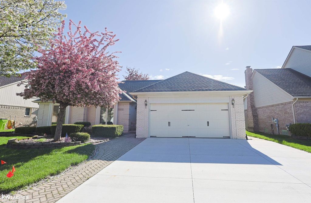 53338 Villa Rosa Drive, Macomb, MI 48042