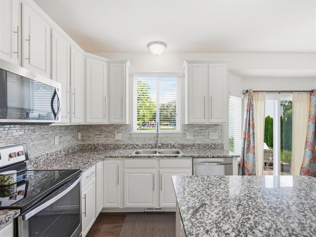 21222 Laurelwood Court, Farmington, MI 48336