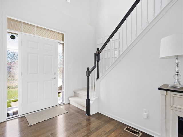 21222 Laurelwood Court, Farmington, MI 48336