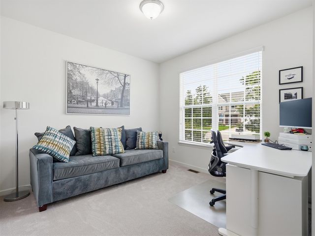 21222 Laurelwood Court, Farmington, MI 48336