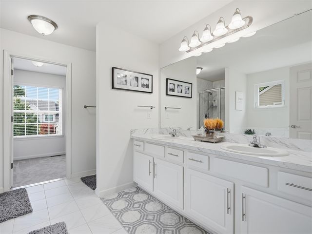 21222 Laurelwood Court, Farmington, MI 48336