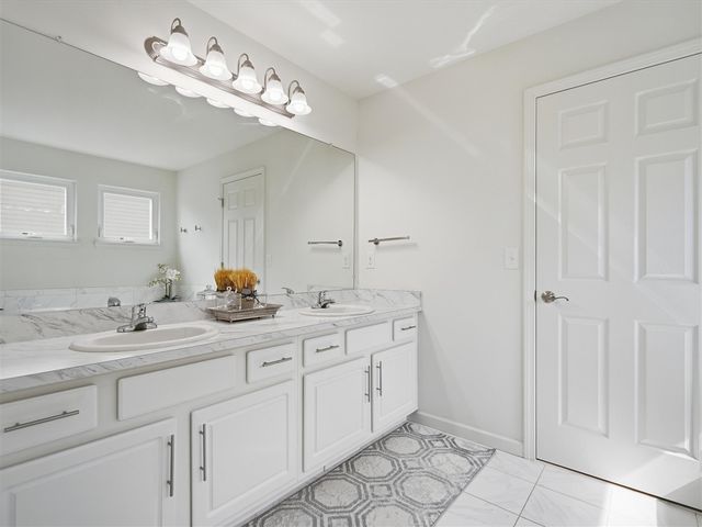 21222 Laurelwood Court, Farmington, MI 48336