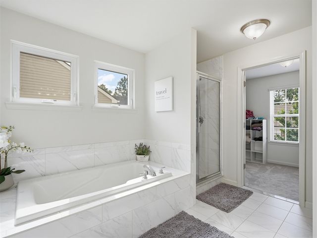 21222 Laurelwood Court, Farmington, MI 48336