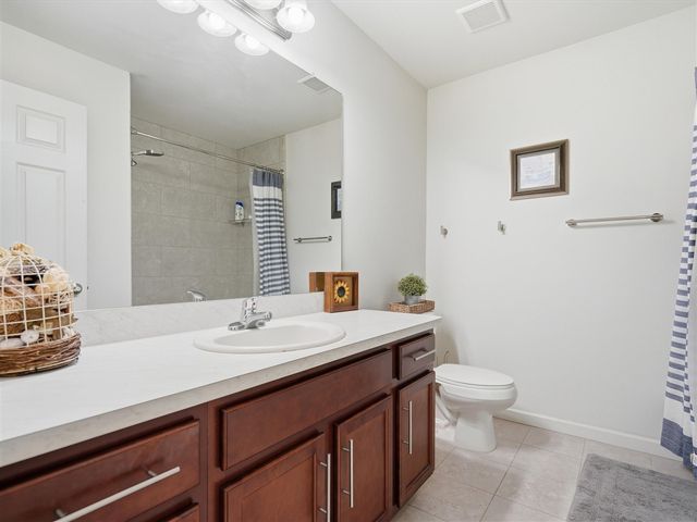 21222 Laurelwood Court, Farmington, MI 48336