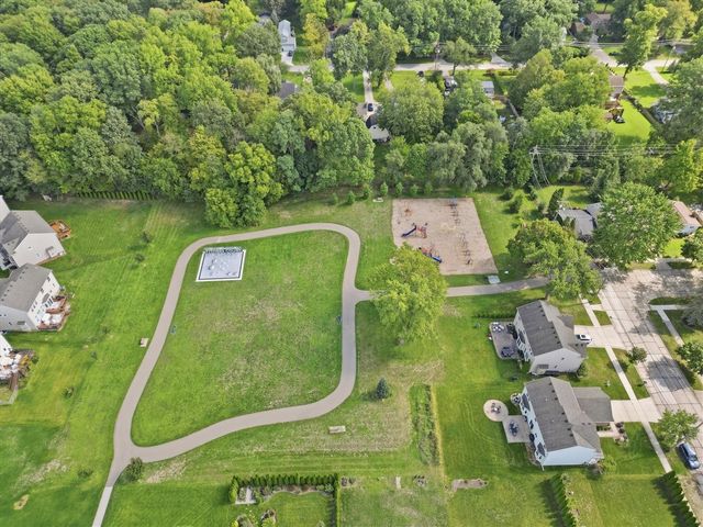 21222 Laurelwood Court, Farmington, MI 48336