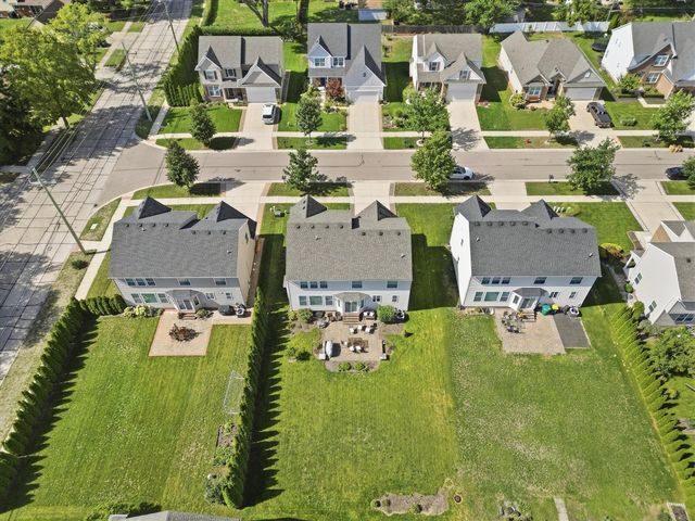 21222 Laurelwood Court, Farmington, MI 48336