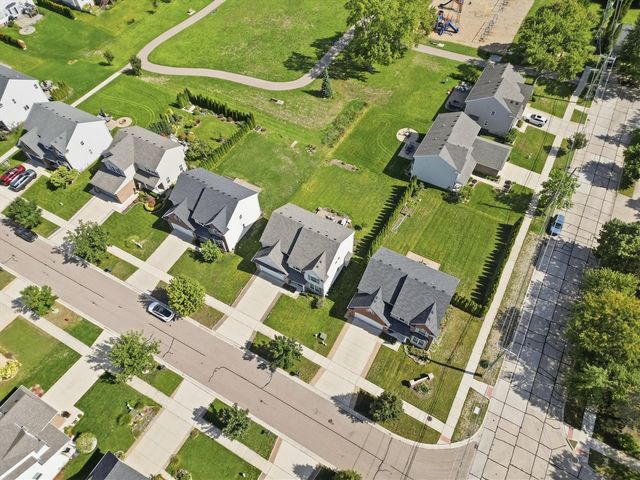 21222 Laurelwood Court, Farmington, MI 48336