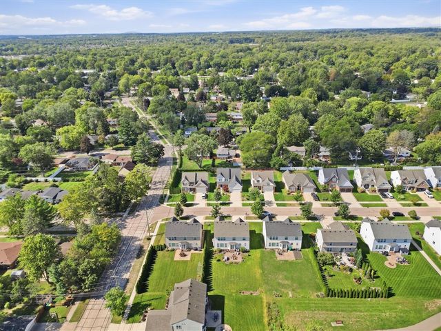 21222 Laurelwood Court, Farmington, MI 48336