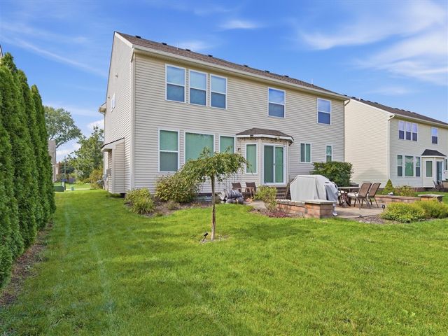 21222 Laurelwood Court, Farmington, MI 48336