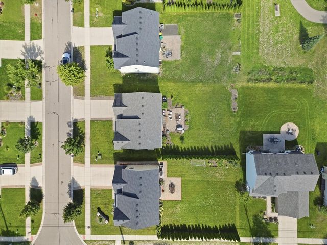 21222 Laurelwood Court, Farmington, MI 48336