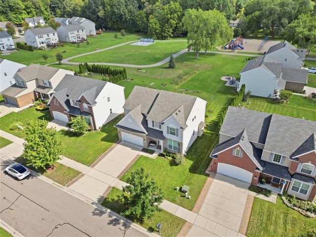 21222 Laurelwood Court, Farmington, MI 48336