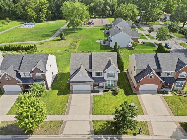 21222 Laurelwood Court, Farmington, MI 48336