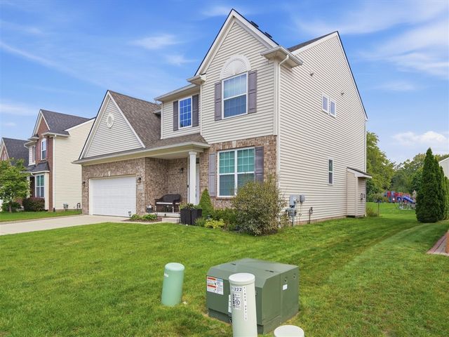 21222 Laurelwood Court, Farmington, MI 48336
