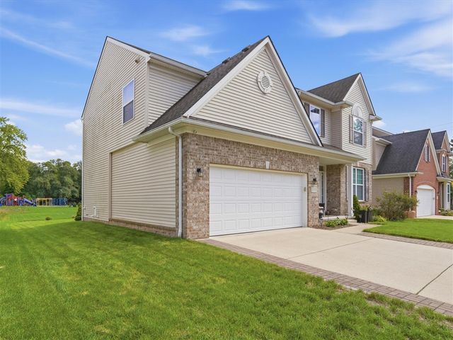 21222 Laurelwood Court, Farmington, MI 48336