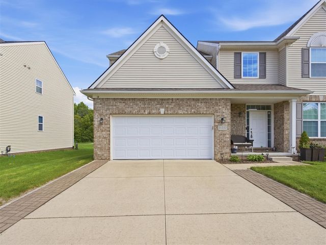 21222 Laurelwood Court, Farmington, MI 48336