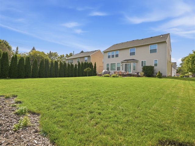 21222 Laurelwood Court, Farmington, MI 48336