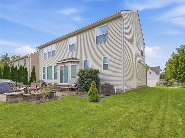 21222 Laurelwood Court, Farmington, MI 48336