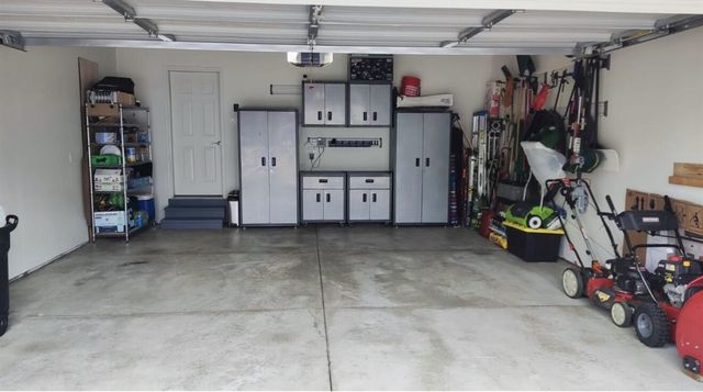 21222 Laurelwood Court, Farmington, MI 48336
