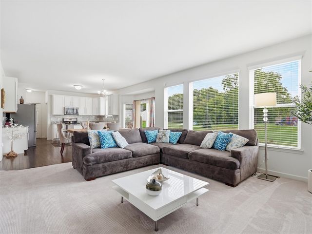 21222 Laurelwood Court, Farmington, MI 48336