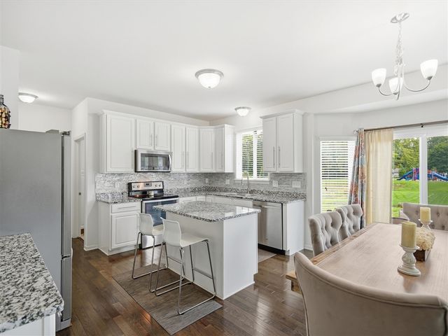 21222 Laurelwood Court, Farmington, MI 48336