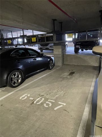 987 Queen Street 1004, Honolulu, HI 96814