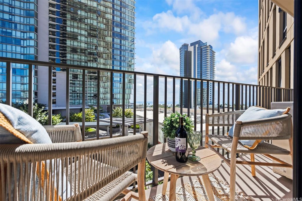 987 Queen Street 1004, Honolulu, HI 96814