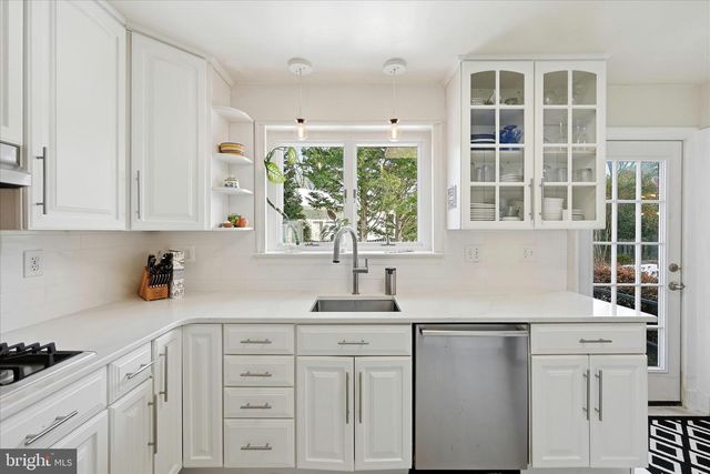 1201 ALLENDALE RD, Mclean, VA 22101