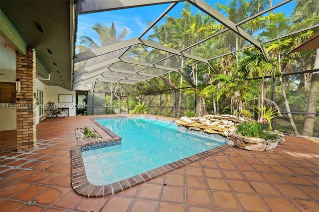 15625 SW 73rd Ct, Palmetto Bay, FL 33157