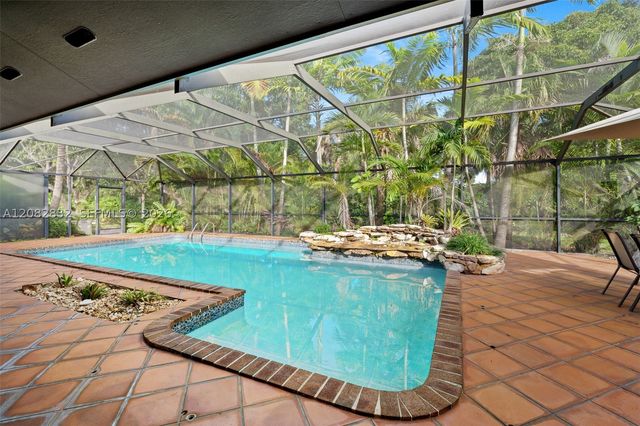 15625 SW 73rd Ct, Palmetto Bay, FL 33157