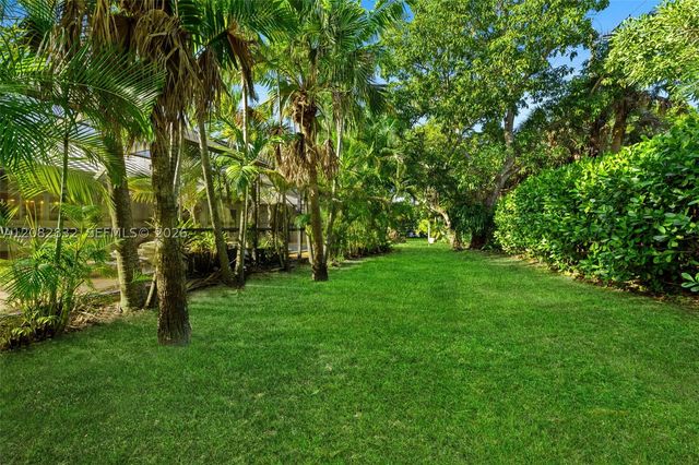 15625 SW 73rd Ct, Palmetto Bay, FL 33157