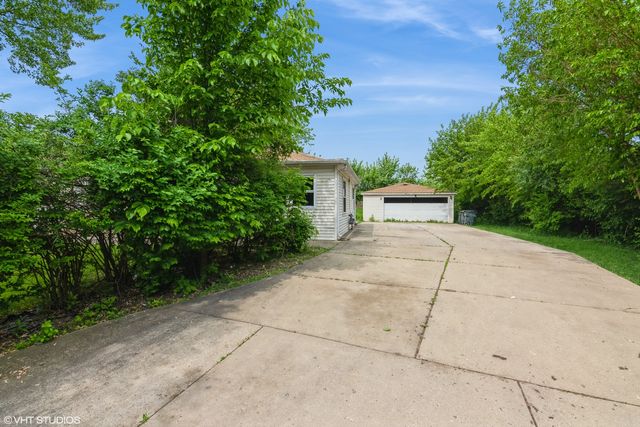 1190 Apple Street, Hoffman Estates, IL 60169