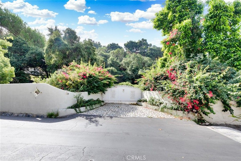 Image 2 of property listing at 18 Woodlyn Lane, Bradbury, CA 91008