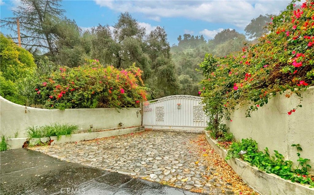 Image 3 of property listing at 18 Woodlyn Lane, Bradbury, CA 91008