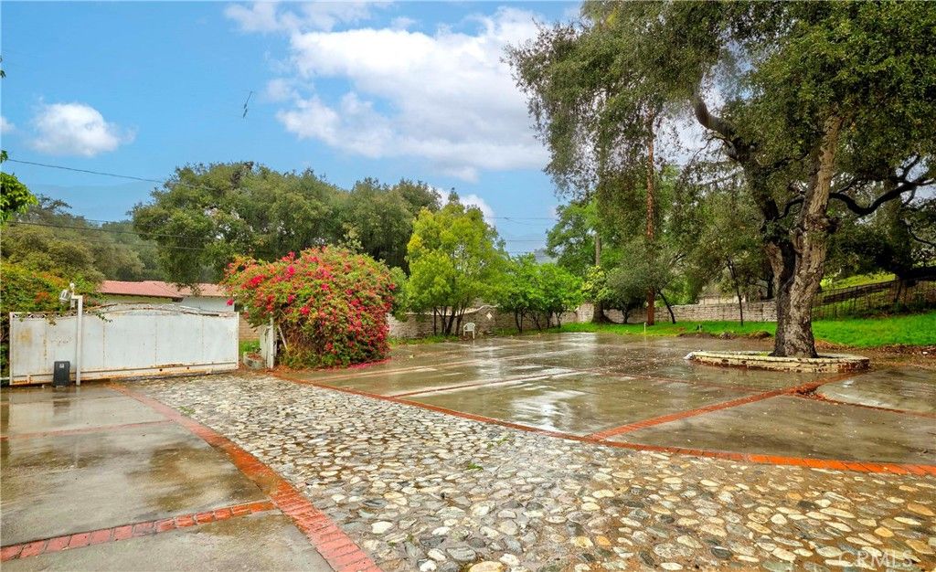 Image 7 of property listing at 18 Woodlyn Lane, Bradbury, CA 91008