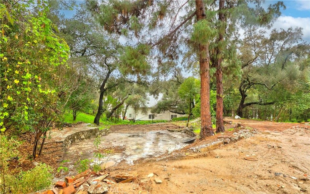 Image 8 of property listing at 18 Woodlyn Lane, Bradbury, CA 91008