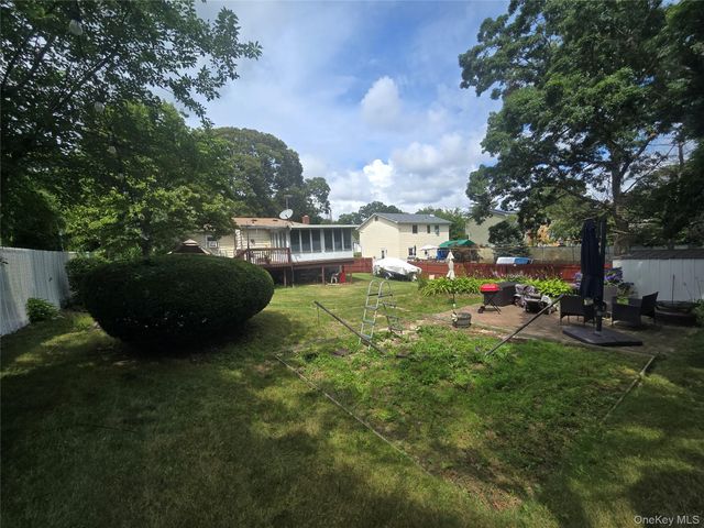 20 Birch Avenue, Farmingville, NY 11738