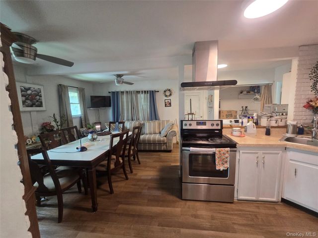 20 Birch Avenue, Farmingville, NY 11738