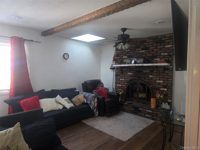20 Birch Avenue, Farmingville, NY 11738